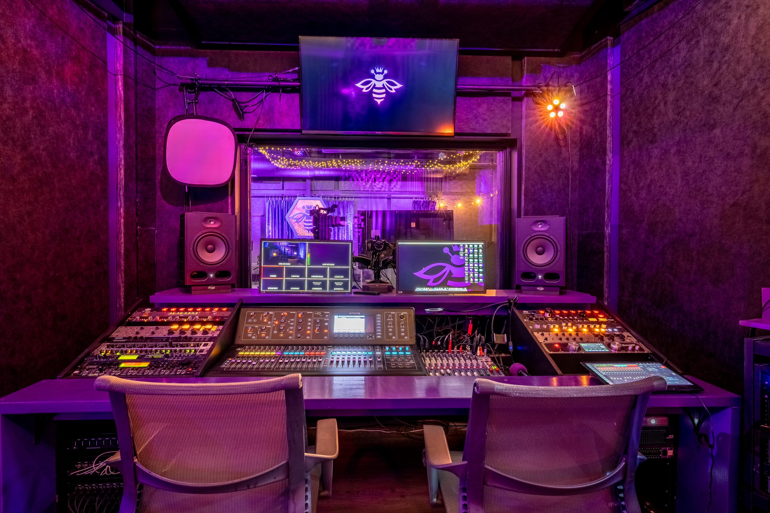 Weekend Studio Vibes: Purple Comet Pro ☔️. #cometpro. #iconicmarscomet  #recordingstudio #musicproducer #studiogrind #recordingartist